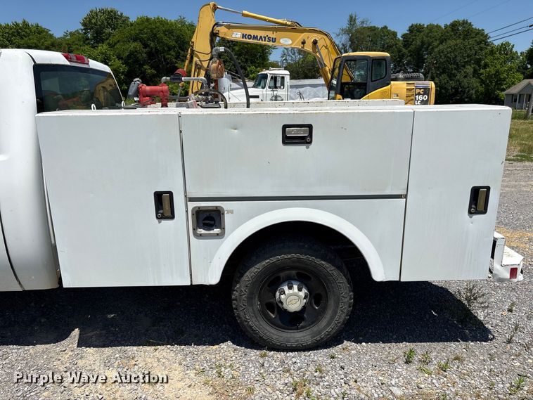 image for item EF1168 2008 Chevrolet Silverado 2500HD utility bed pickup truck