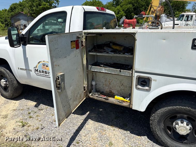 image for item EF1168 2008 Chevrolet Silverado 2500HD utility bed pickup truck