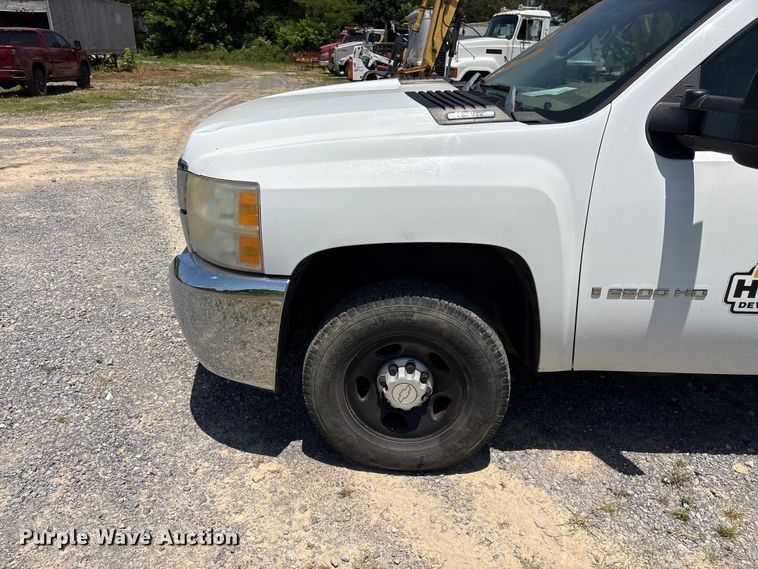 image for item EF1168 2008 Chevrolet Silverado 2500HD utility bed pickup truck