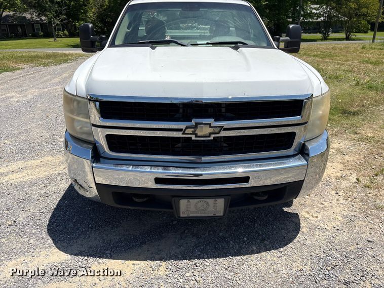 image for item EF1168 2008 Chevrolet Silverado 2500HD utility bed pickup truck