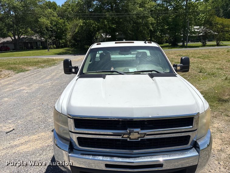 image for item EF1168 2008 Chevrolet Silverado 2500HD utility bed pickup truck