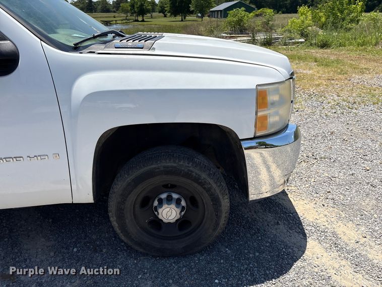 image for item EF1168 2008 Chevrolet Silverado 2500HD utility bed pickup truck