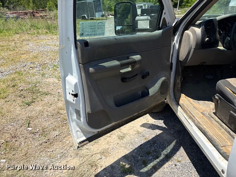 image for item EF1168 2008 Chevrolet Silverado 2500HD utility bed pickup truck