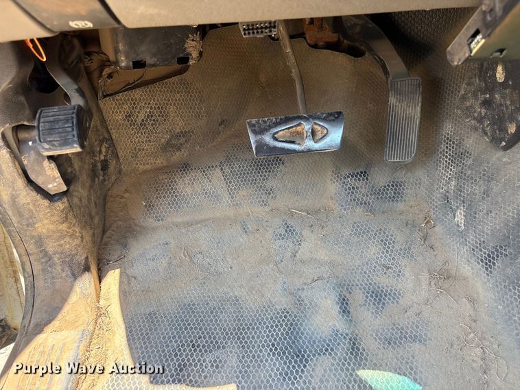 image for item EF1168 2008 Chevrolet Silverado 2500HD utility bed pickup truck