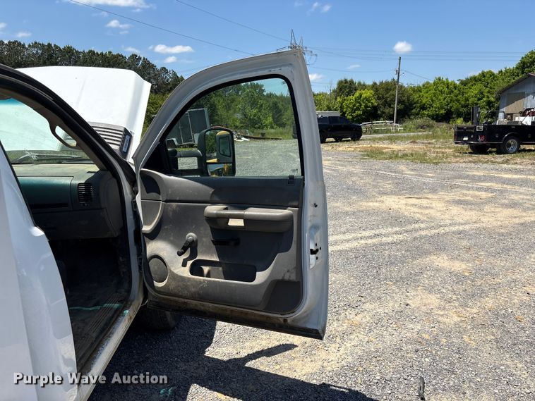 image for item EF1168 2008 Chevrolet Silverado 2500HD utility bed pickup truck
