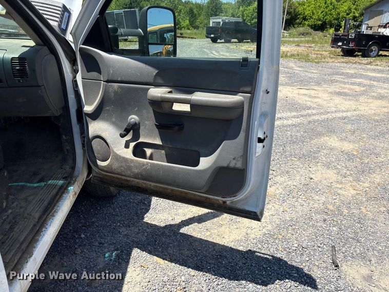 image for item EF1168 2008 Chevrolet Silverado 2500HD utility bed pickup truck