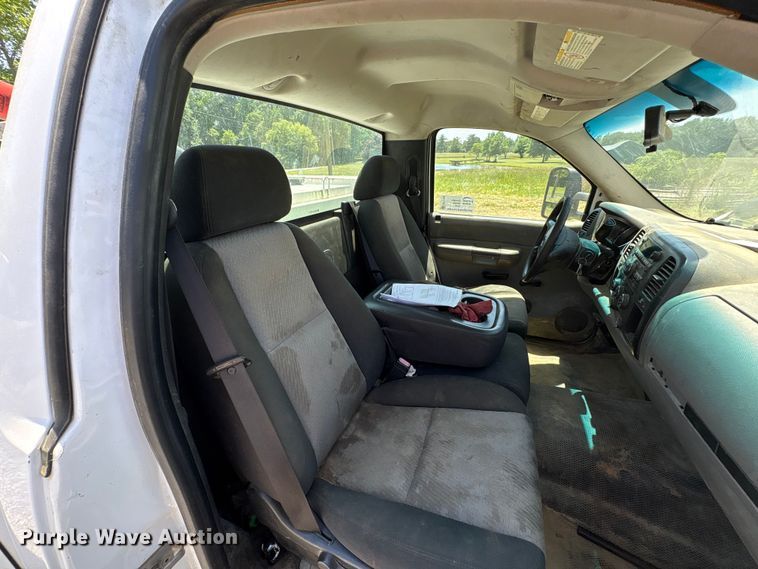 image for item EF1168 2008 Chevrolet Silverado 2500HD utility bed pickup truck
