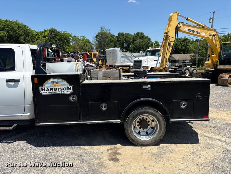 image for item EF1169 2017 RAM 5500 Crew Cab flatbed truck