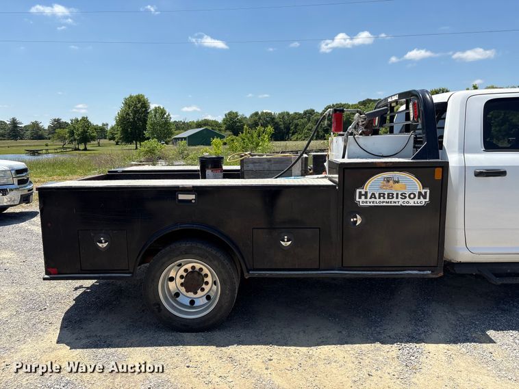image for item EF1169 2017 RAM 5500 Crew Cab flatbed truck