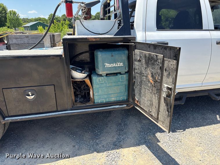 image for item EF1169 2017 RAM 5500 Crew Cab flatbed truck