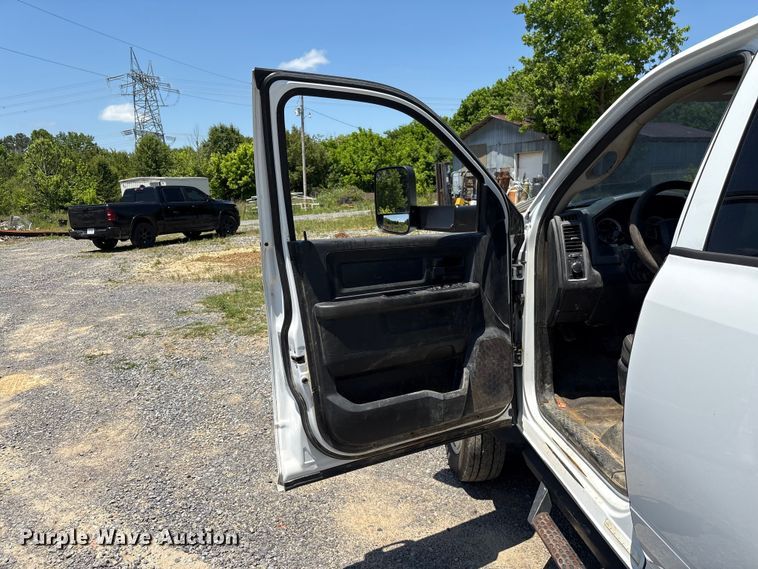 image for item EF1169 2017 RAM 5500 Crew Cab flatbed truck
