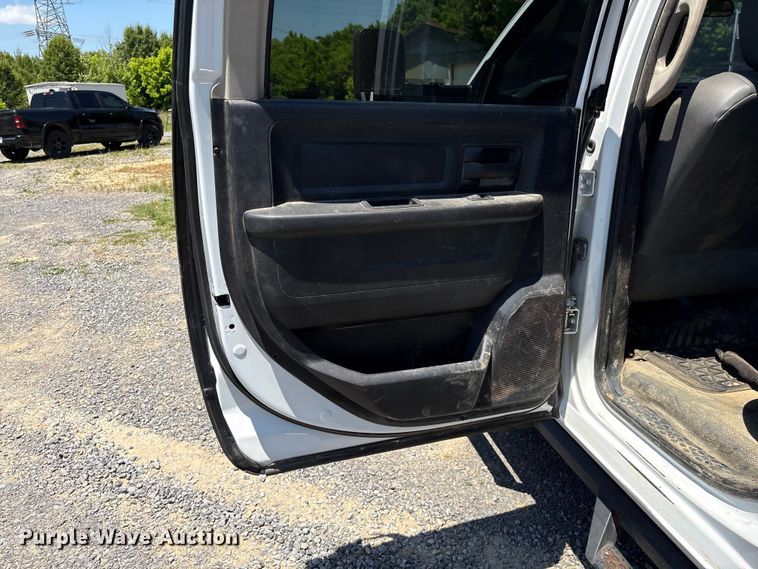 image for item EF1169 2017 RAM 5500 Crew Cab flatbed truck