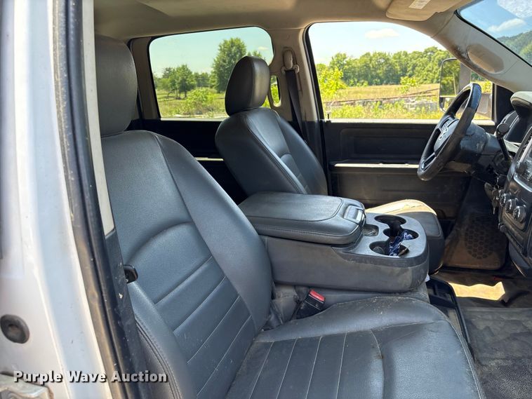 image for item EF1169 2017 RAM 5500 Crew Cab flatbed truck