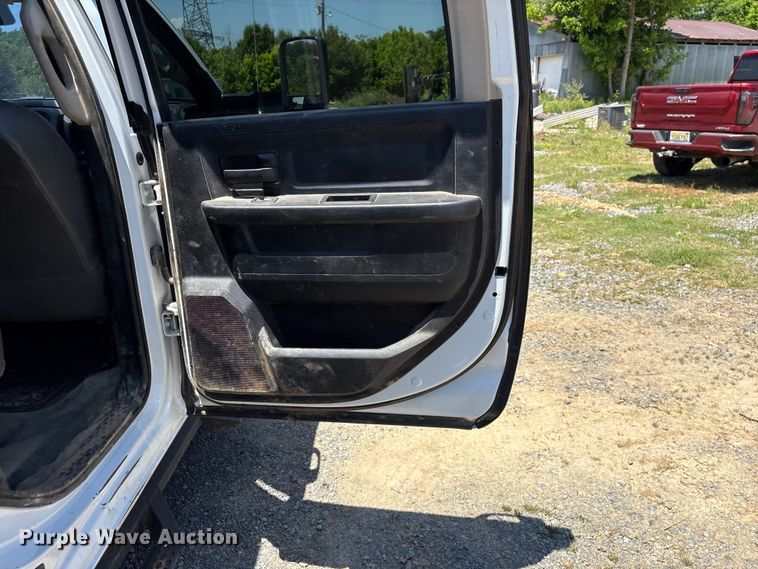 image for item EF1169 2017 RAM 5500 Crew Cab flatbed truck