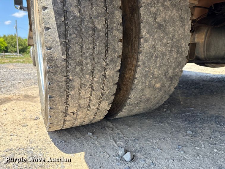 image for item EF1169 2017 RAM 5500 Crew Cab flatbed truck