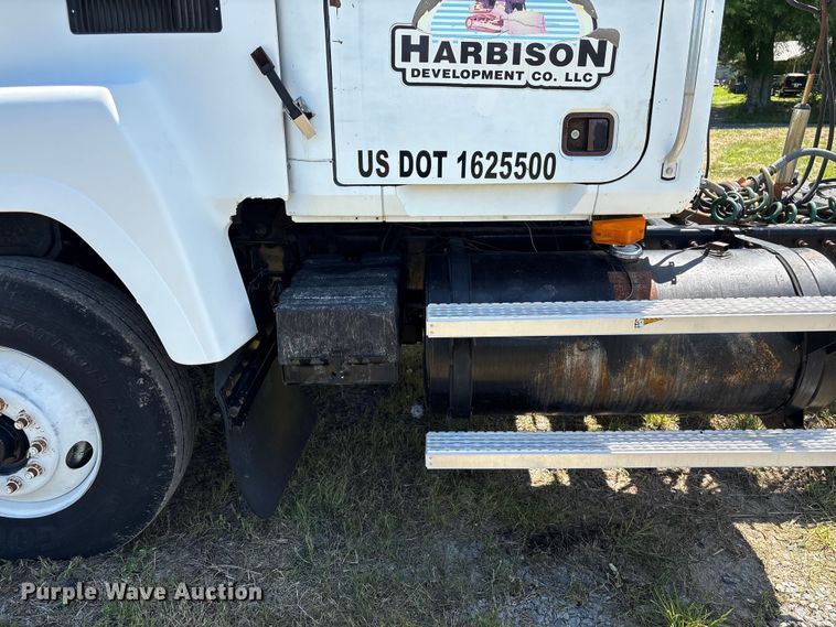 image for item EF1171 2000 Mack CH semi truck