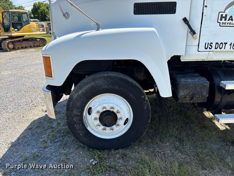 image for item EF1171 2000 Mack CH semi truck