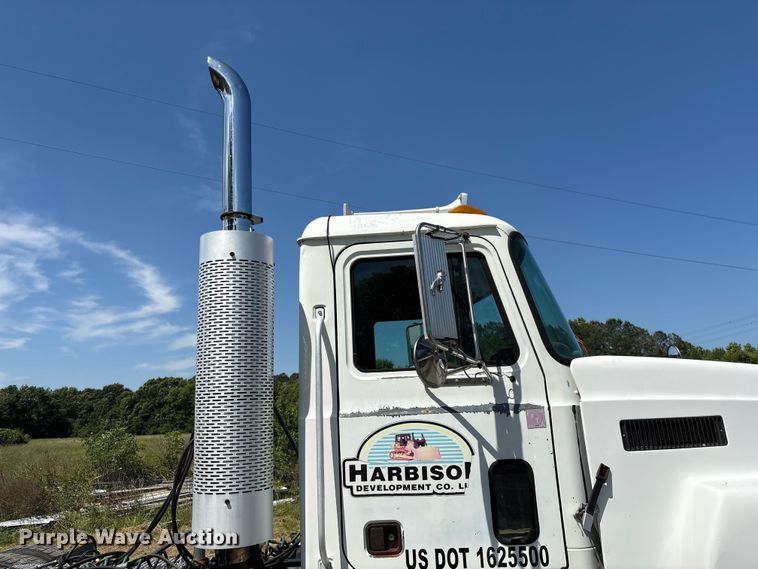image for item EF1171 2000 Mack CH semi truck