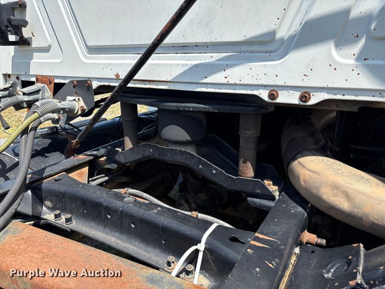 image for item EF1171 2000 Mack CH semi truck