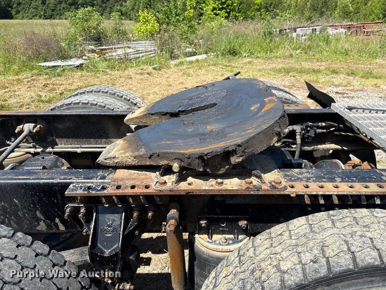 image for item EF1171 2000 Mack CH semi truck