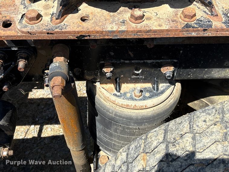 image for item EF1171 2000 Mack CH semi truck