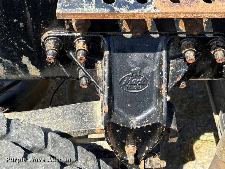 image for item EF1171 2000 Mack CH semi truck