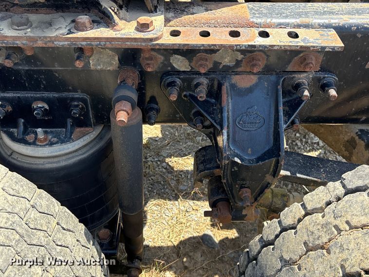 image for item EF1171 2000 Mack CH semi truck