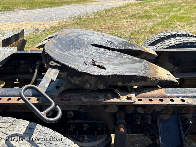 image for item EF1171 2000 Mack CH semi truck