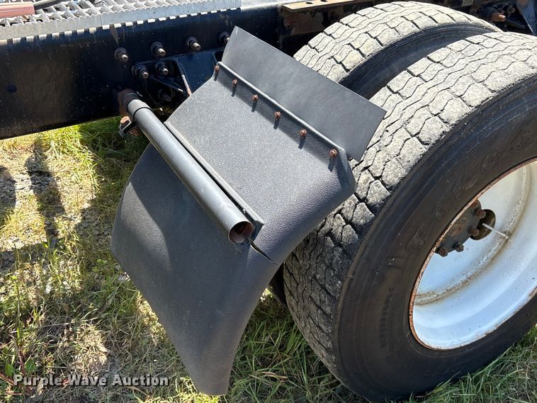 image for item EF1171 2000 Mack CH semi truck