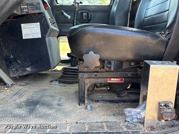 image for item EF1171 2000 Mack CH semi truck