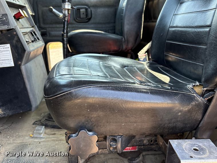 image for item EF1171 2000 Mack CH semi truck