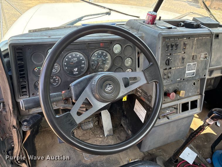 image for item EF1171 2000 Mack CH semi truck