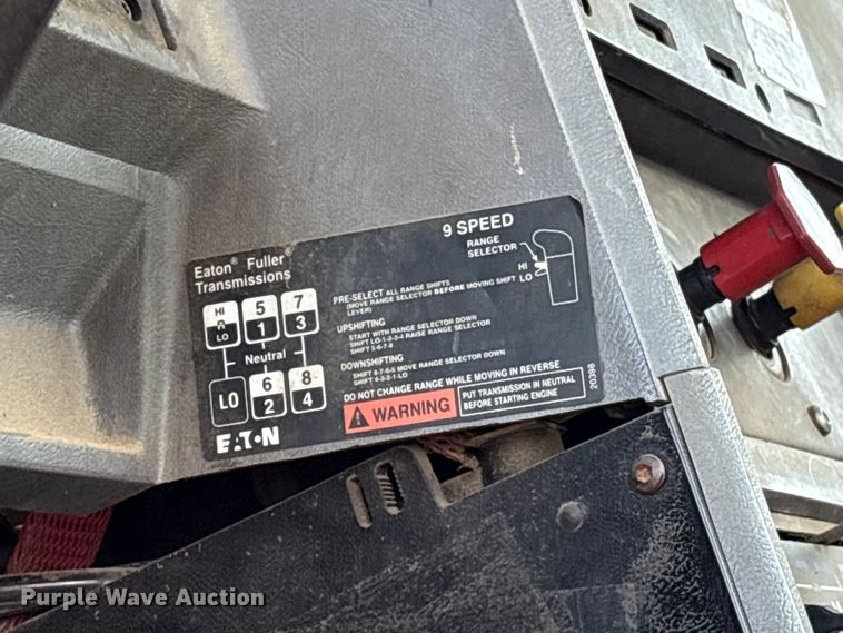 image for item EF1171 2000 Mack CH semi truck