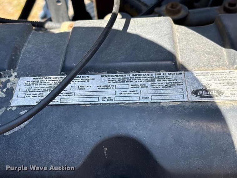 image for item EF1171 2000 Mack CH semi truck