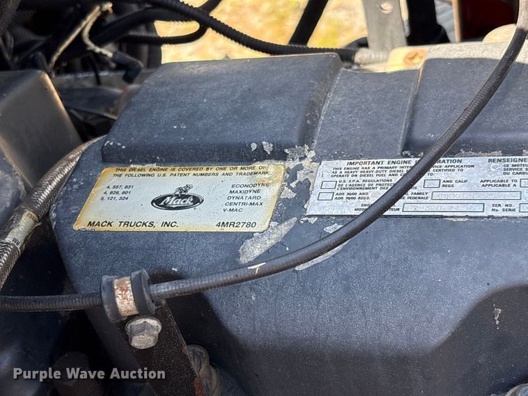 image for item EF1171 2000 Mack CH semi truck