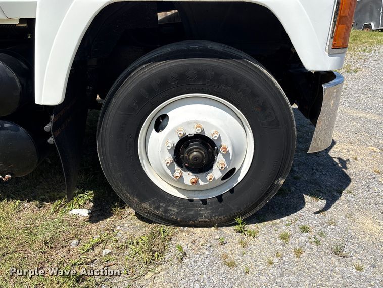 image for item EF1171 2000 Mack CH semi truck
