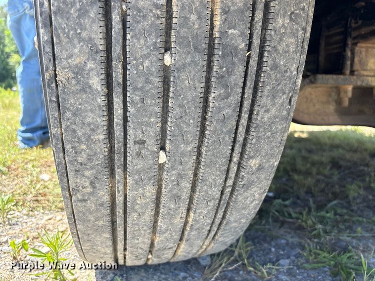 image for item EF1171 2000 Mack CH semi truck