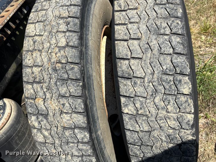 image for item EF1171 2000 Mack CH semi truck