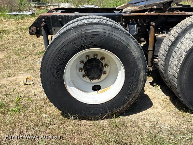 image for item EF1171 2000 Mack CH semi truck