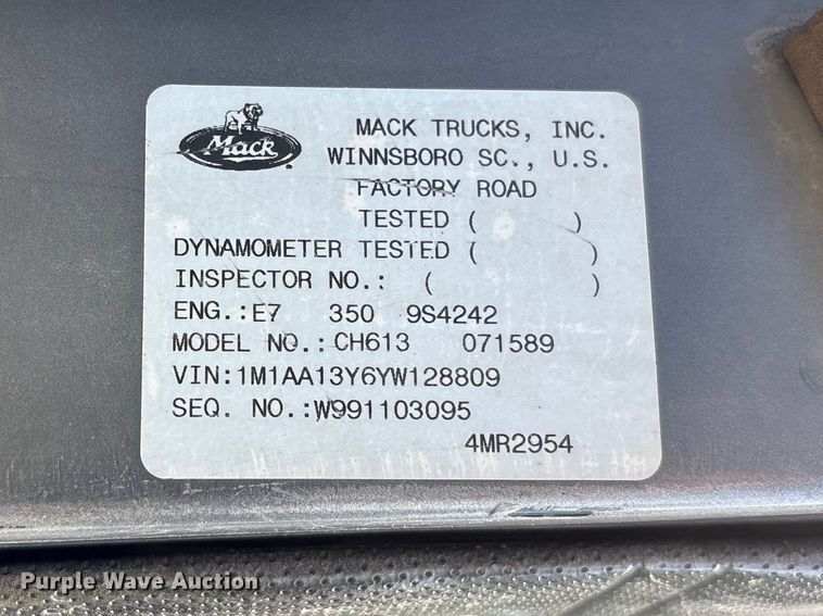 image for item EF1171 2000 Mack CH semi truck