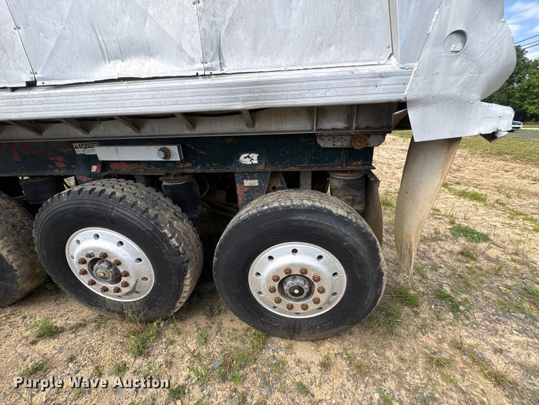 image for item EF1172 1996 Heil end dump trailer