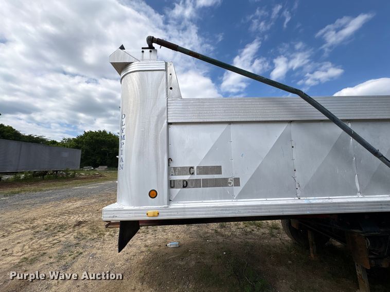 image for item EF1172 1996 Heil end dump trailer