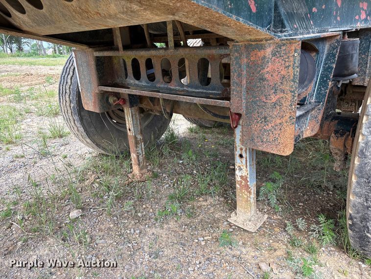 image for item EF1172 1996 Heil end dump trailer