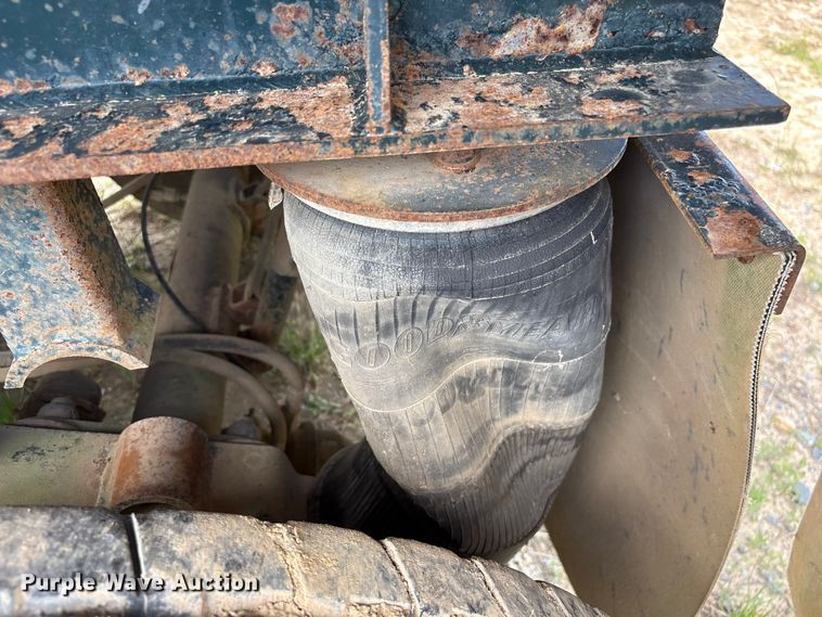 image for item EF1172 1996 Heil end dump trailer