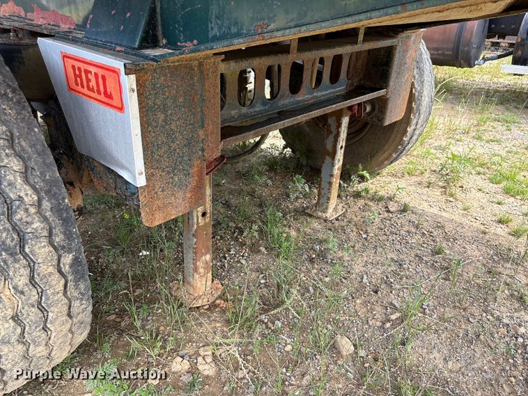 image for item EF1172 1996 Heil end dump trailer