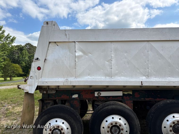 image for item EF1172 1996 Heil end dump trailer