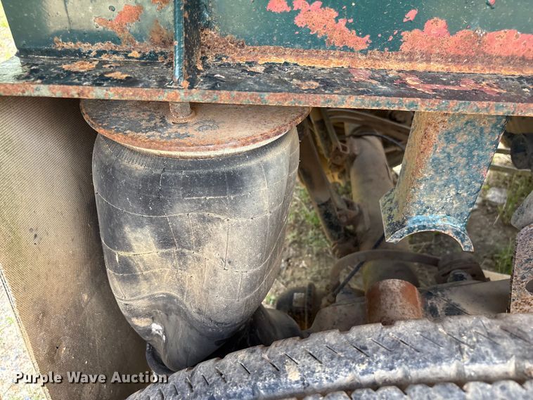 image for item EF1172 1996 Heil end dump trailer