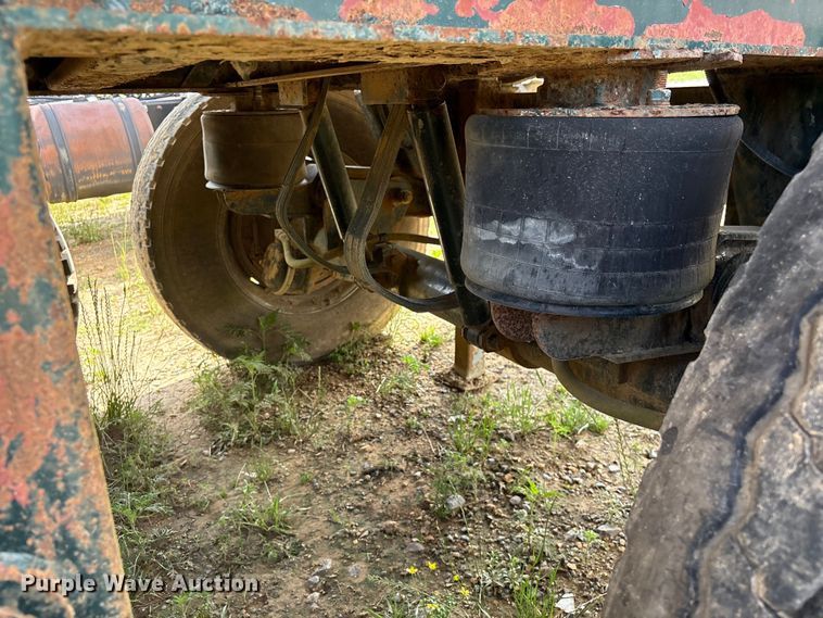 image for item EF1172 1996 Heil end dump trailer