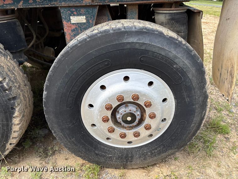 image for item EF1172 1996 Heil end dump trailer