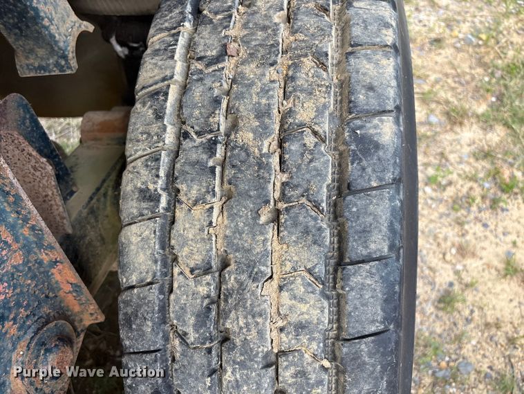 image for item EF1172 1996 Heil end dump trailer
